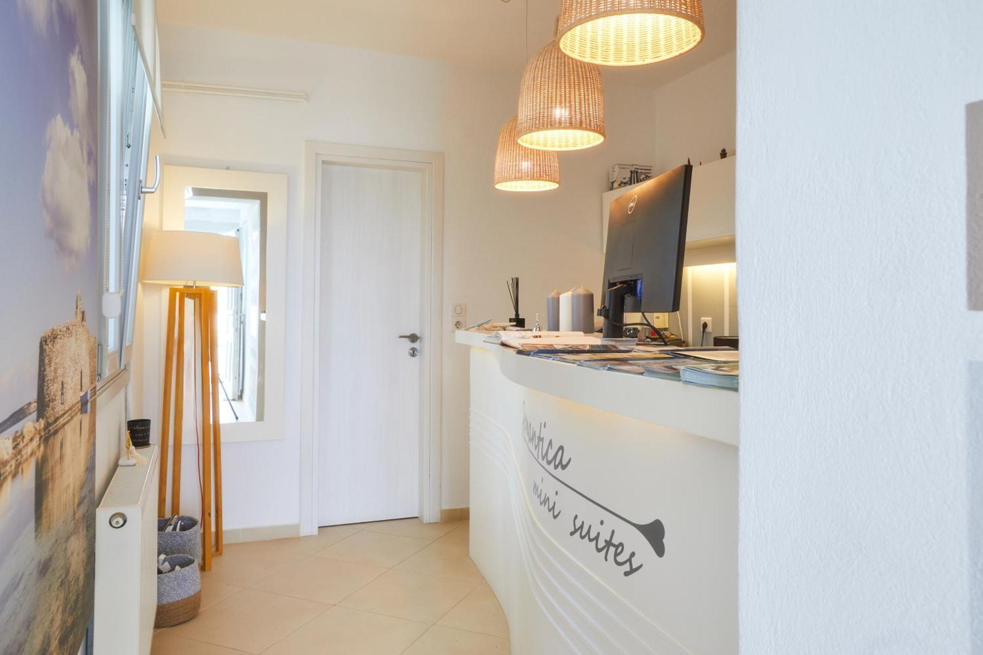 Romantica Suites Науса Екстериор снимка