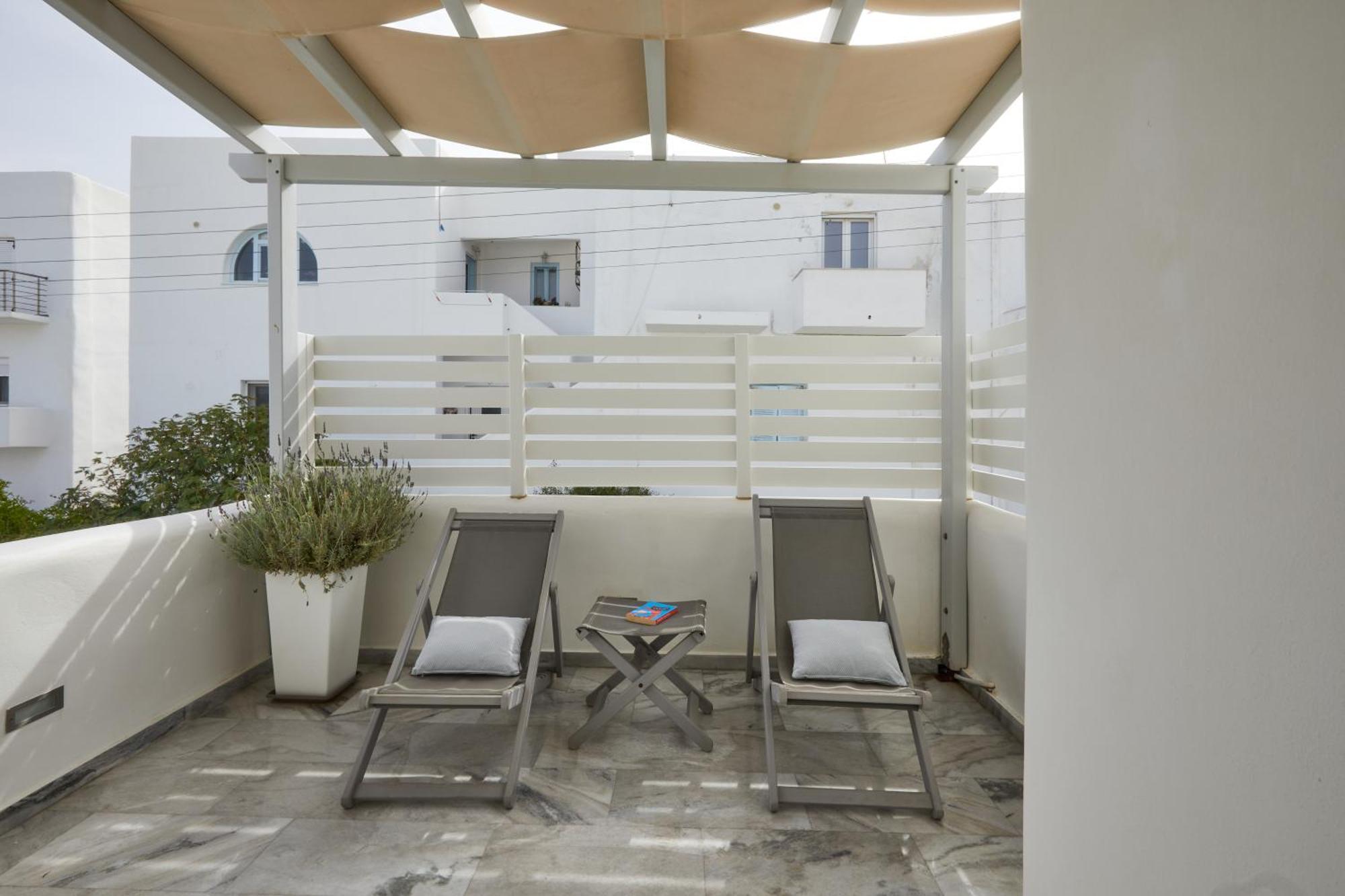 Romantica Suites Науса Екстериор снимка